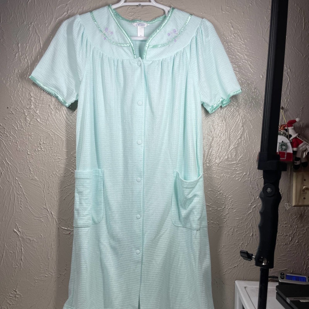 Adonna Seafoam Green‎ Short Sleeve Waffle Knit Floral Embroider Night Dress Sz M
